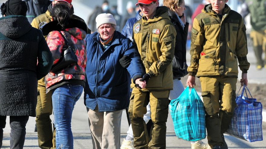 Los evacuados del Donbás, ante su futuro incierto en Rusia: "Lo único que puedes hacer es llorar"