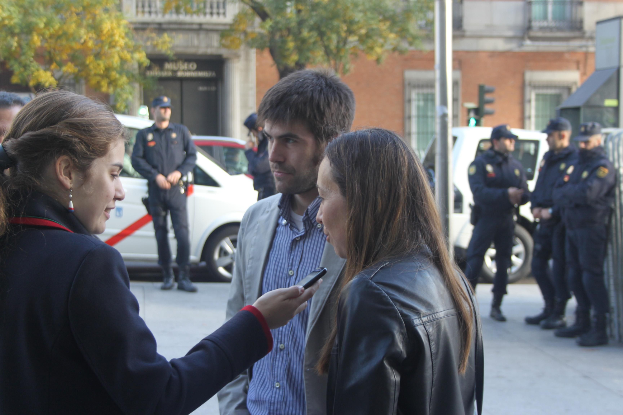 También el derecho de informar estará amenazado: sin libertad de información, no se pueden documentar de manera independiente violaciones de derechos. Diversos organismos internacionales han alertado de la importancia de que no sólo los periodistas, sino también los y las ciudadanas, documenten estas situaciones. No exigimos algo tan difícil: pedimos que se respeten los derechos humanos a la hora de legislar © AI