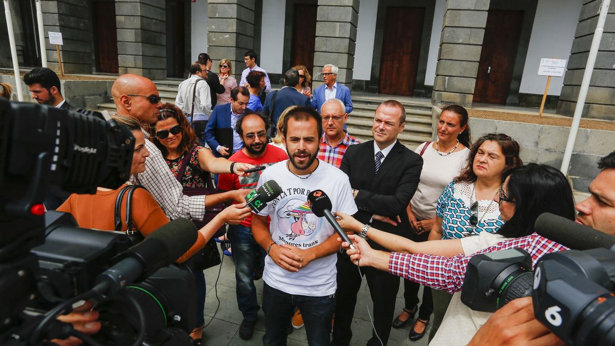 FOTOGALERÍA | Bandera trans en las Casas Consistoriales de Las Palmas de Gran Canaria