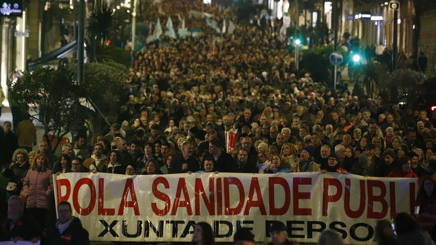 Decenas de miles de personas vuelven a manifestarse en Vigo contra la política sanitaria de la Xunta de Galicia