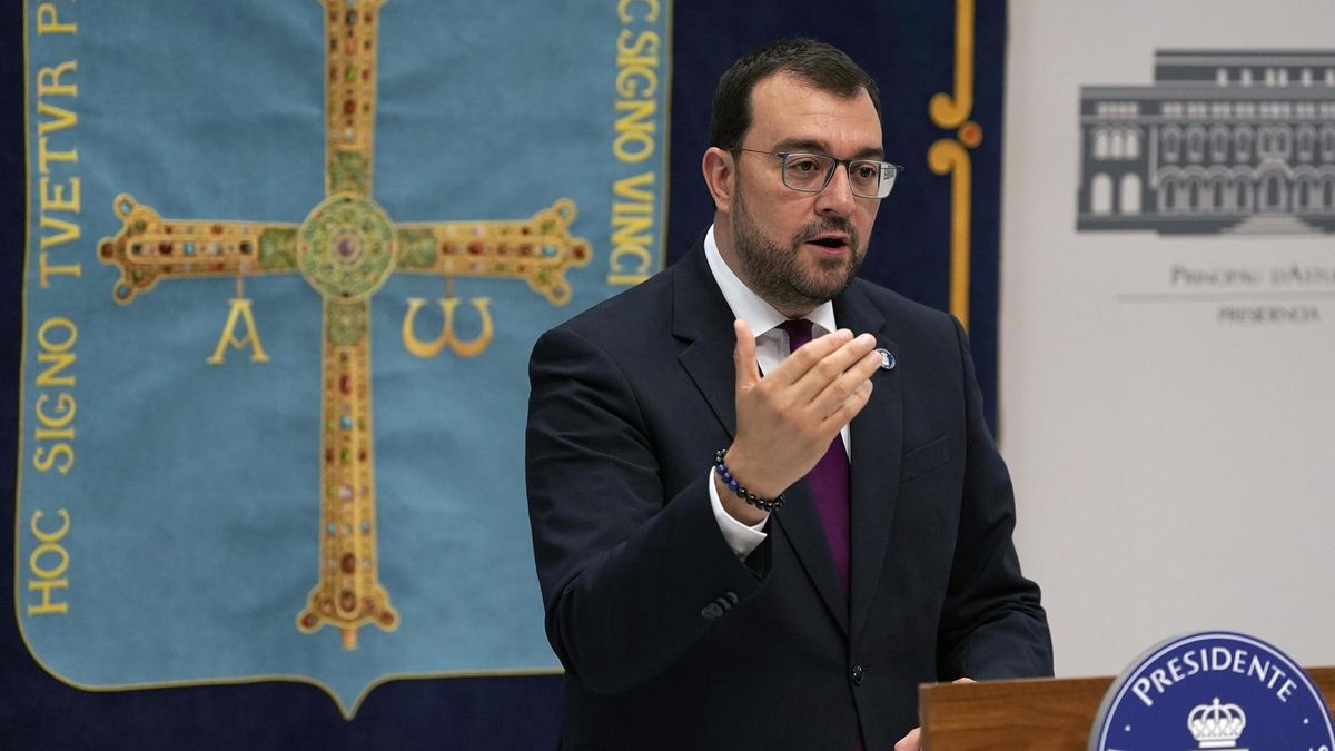 Adrián Barbón no acudirá por segundo año a la misa del Día de Asturias para evitar los sermones ultraderechistas