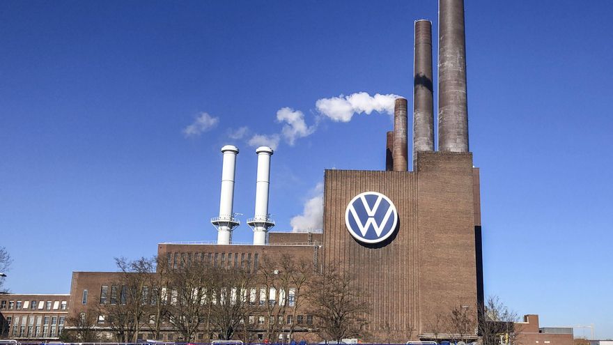 Las ventas del grupo VW bajan un 6% y las de Seat y Cupra, un 1% en el primer semestre