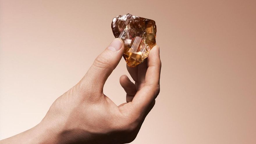 Alrosa dedica el hallazgo del mayor diamante ruso al 80º aniversario de la victoria