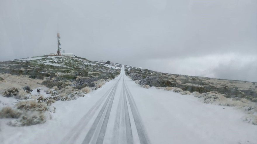Operación de seguridad en las cumbres de Tenerife y La Palma para regular el acceso a la nieve