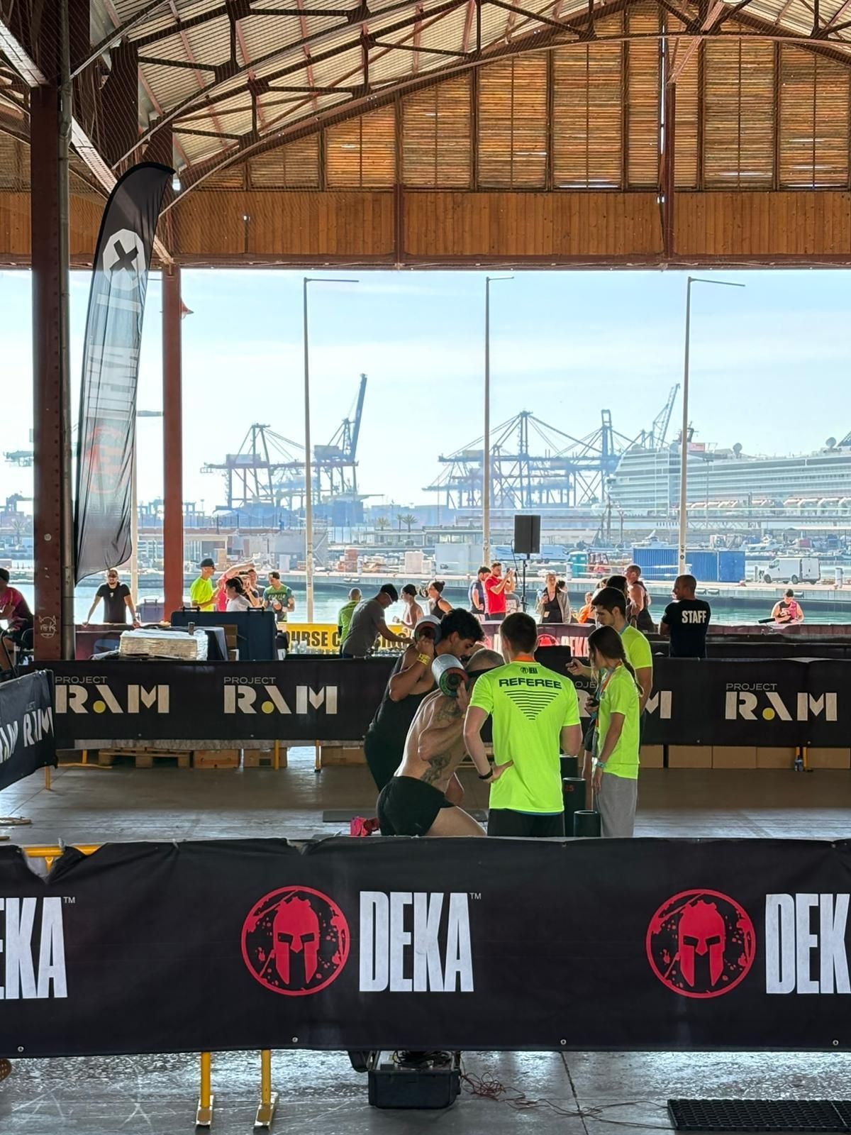 Una de las pruebas del DEKA en los tinglados de la Marina de València.