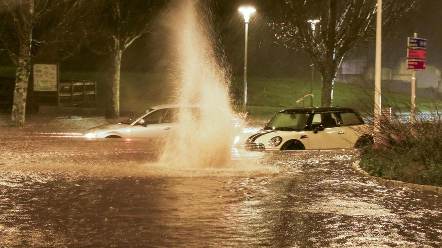 Casas anegadas, rescates y accidentes en Galicia por el temporal de fuertes lluvias y viento de más de 150 kilómetros por hora