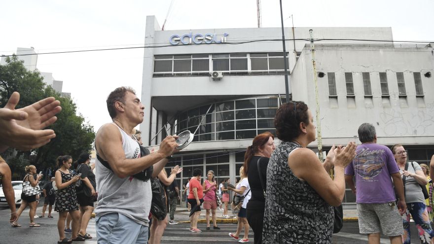 Continúan las protestas de vecinos en distintos barrios por la falta de luz