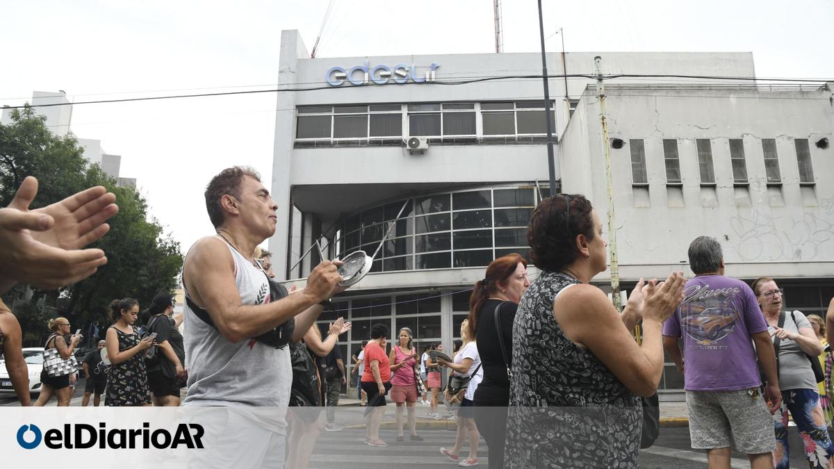 Continúan las protestas de vecinos en distintos barrios por la falta de ...