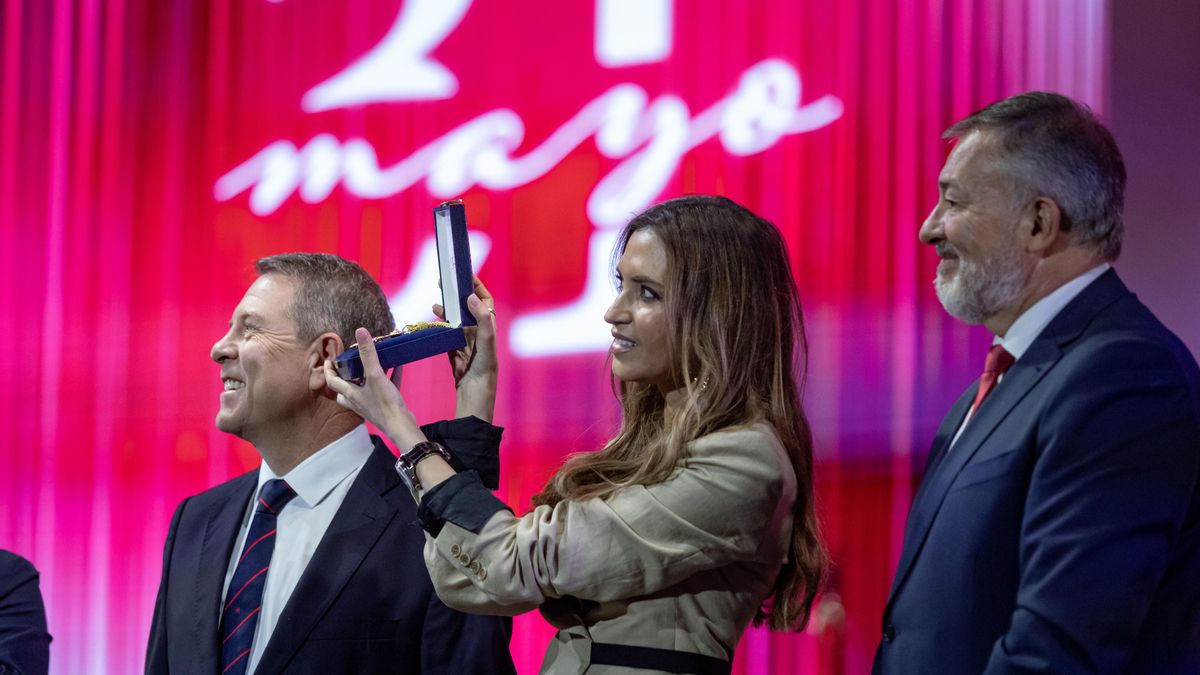 La peridista Sara Carbonero recibe la Medalla de Oro de Castilla-La Mancha