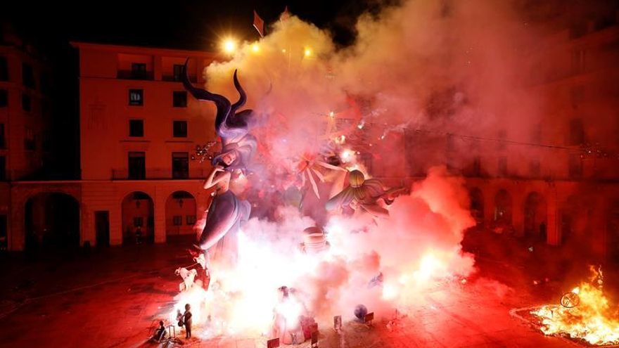 Más allá de Alicante: estos son otros lugares que también celebran las Hogueras de San Juan