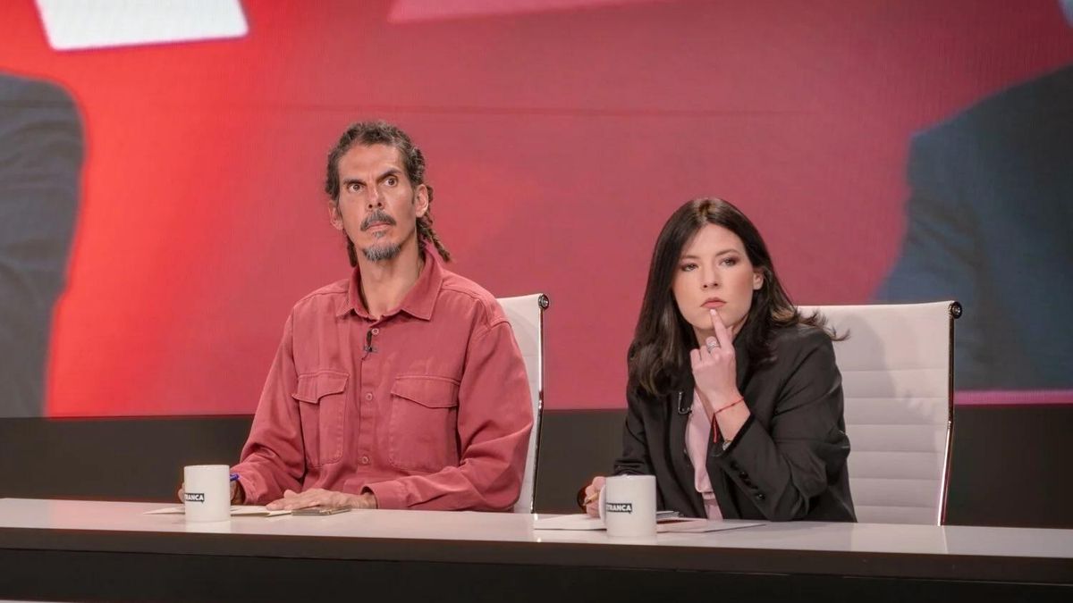 Alberto Rodríguez y Janire Alfaya (cadena Ser), en el plató de La Retranca, de Televisión Canaria, el pasado 5 de junio. La mesa de debate la completaban la portavoz del PP en el Parlamento, Luz Reverón, y el jefe de prensa de Santa Lucía de Tirajana y habitual contertulio de la Ser, Juan Luján.
