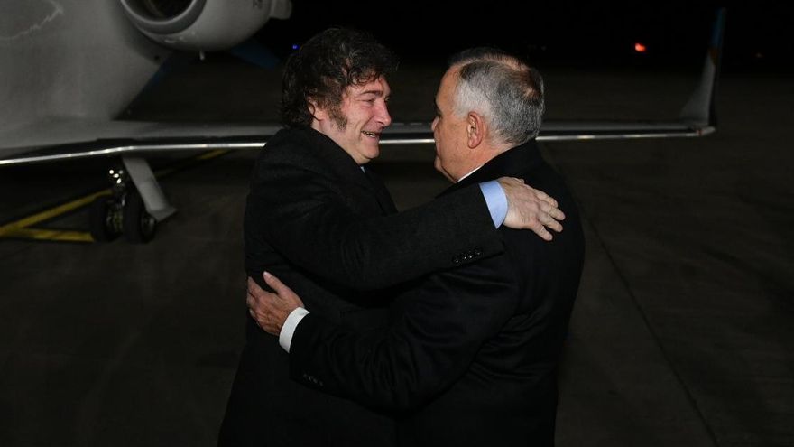 Tras distanciarse de Macri, Milei busca apoyo en un trípode peronista