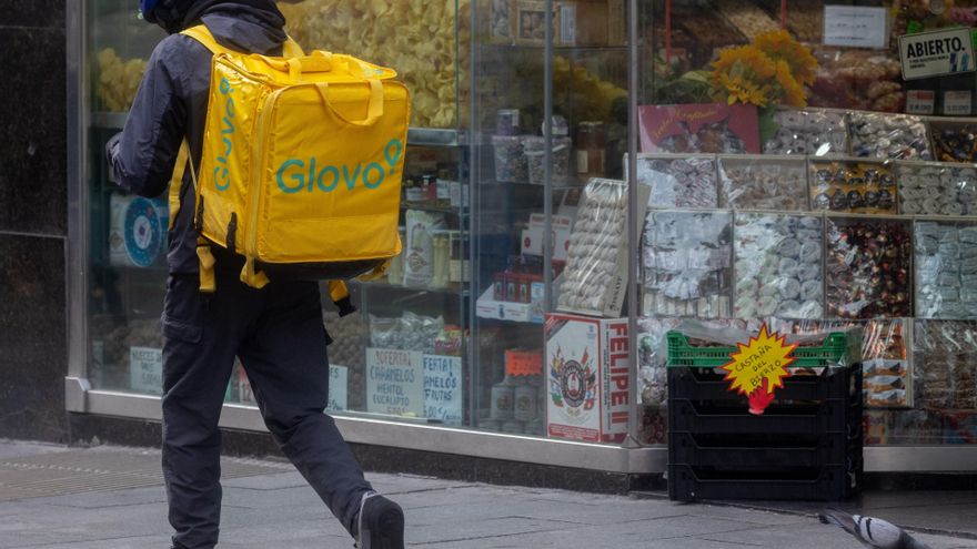 El juez tumba la demanda de Just Eat contra Glovo por los falsos autónomos y critica "el eco de la España sindicalizada"