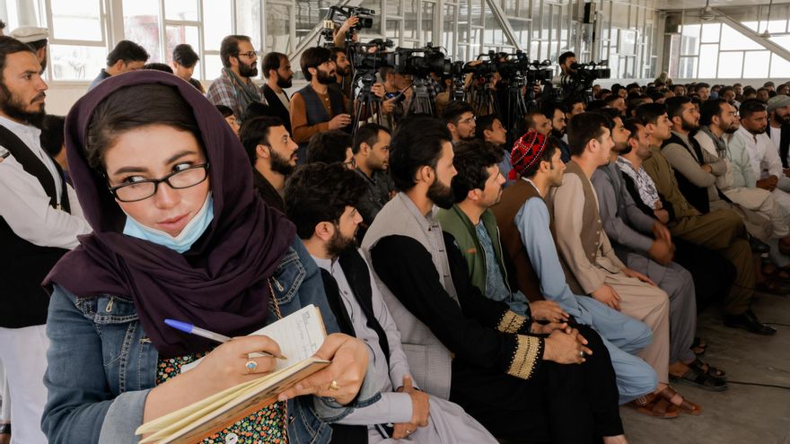 Una mujer afgana atiende una rueda de prensa el pasado 5 de octubre
