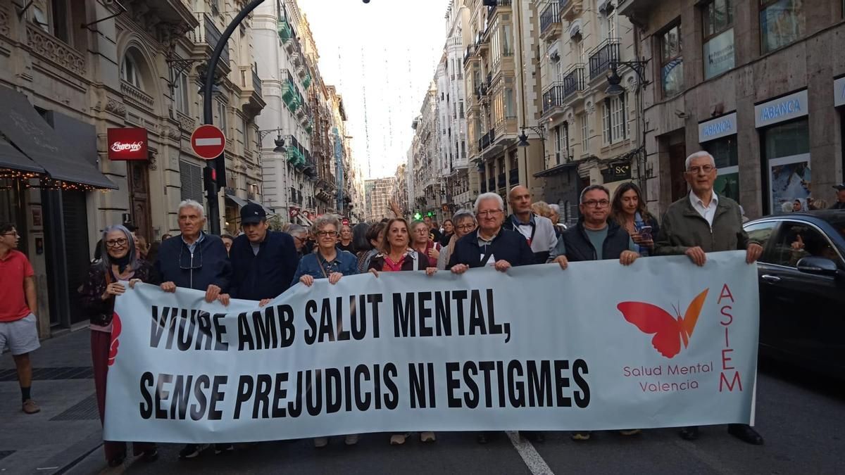 Centenares de personas exigen en València una apuesta de las insitutciones por una salud mental "de calidad y sin estigmas"
