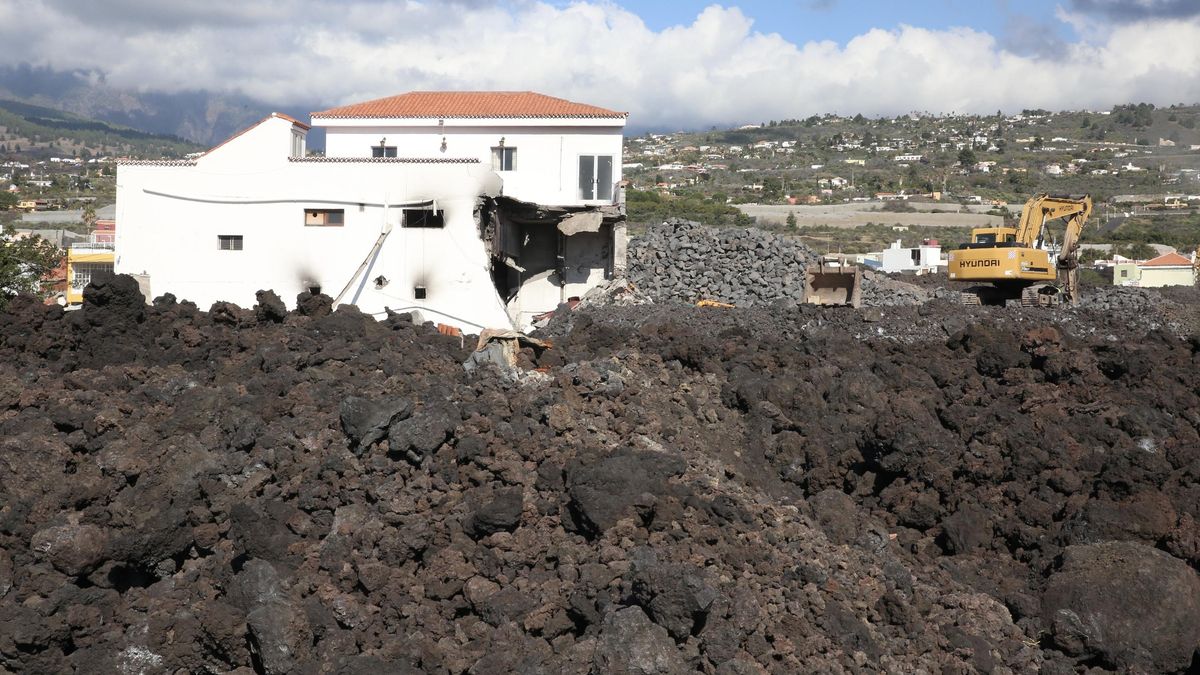 “Perdí con el volcán el esfuerzo de toda una vida”: los retos en la reconstrucción de La Palma cinco años después de la erupción