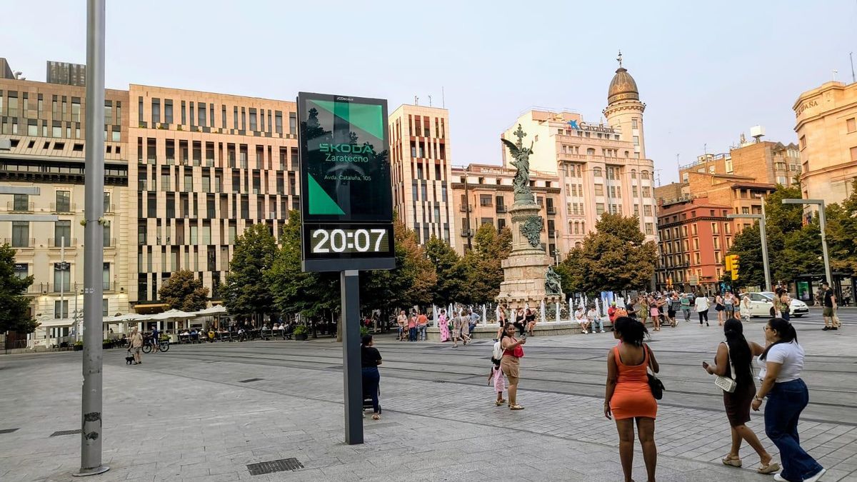 Una de las semanas de 41 grados y selfis, plaza España