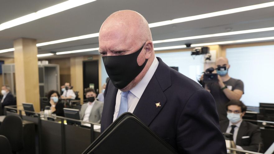 El comisario jubilado José Manuel Villarejo durante su comparecencia ante la comisión de investigación de Kitchen en el Congreso.