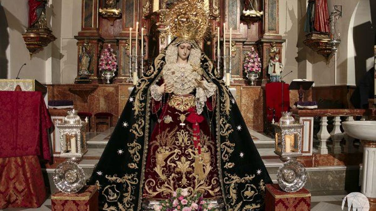 La Junta de Gobierno impedía a las costaleras salir bajo la Virgen por no haber un "número mínimo" de integrantes