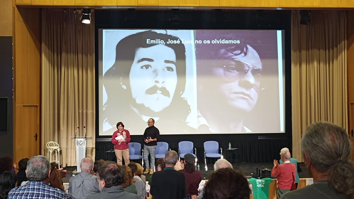 Javier Montañés y Maricarmen Martínez, ambos hermanos de los homenajeados, en el acto de este viernes en la Complutense