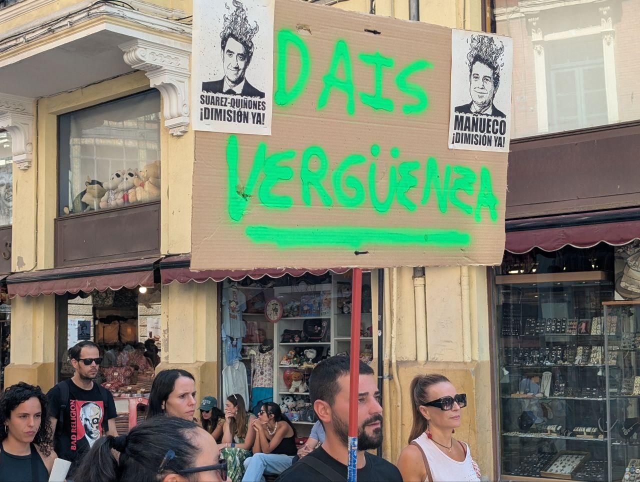 Protesta en León contra la gestión de la Junta de los incendios forestales de este verano.