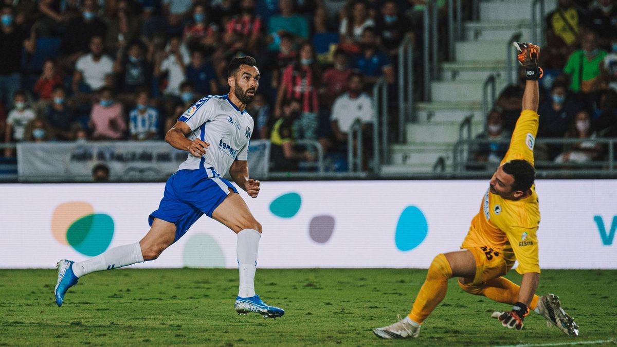 Enric Gallego entra en el ‘Top 10’ de los goleadores del CD Tenerife