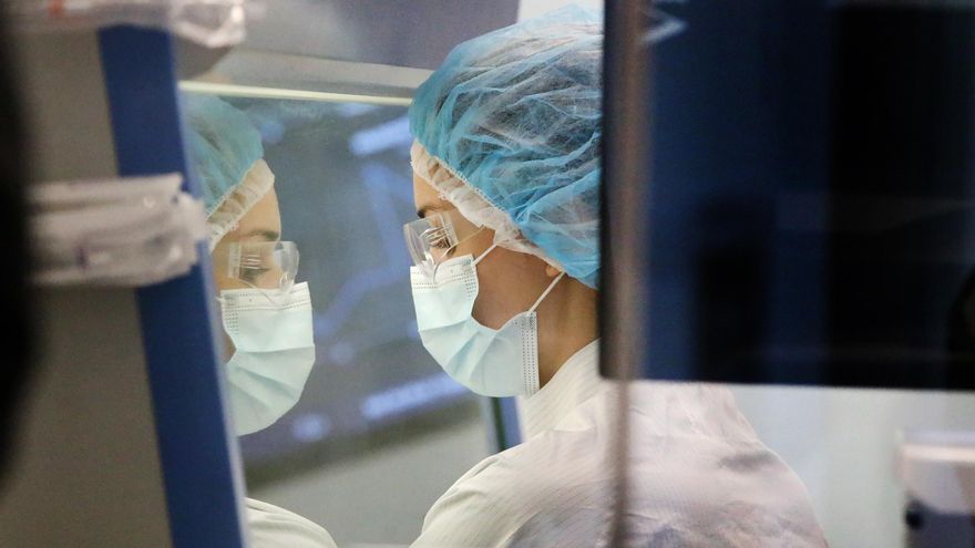 Estados Unidos alcanzó este miércoles 33.496.627 casos confirmados de covid-19 y 600.624 fallecimientos, de acuerdo con el recuento independiente de la Universidad Johns Hopkins.  EFE/EPA/NANCY LANE / POOL/Archivo