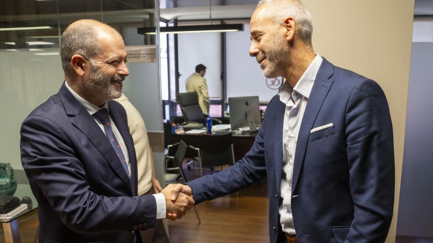 El rector de UNEATLÁNTICO, Ruben Calderón, y el consejero de Universidades, Sergio Silva