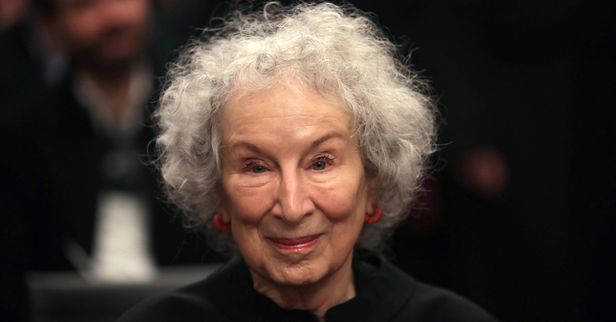 La escritora canadiense Margaret Atwood gana el III Premio Joan Margarit de Poesía