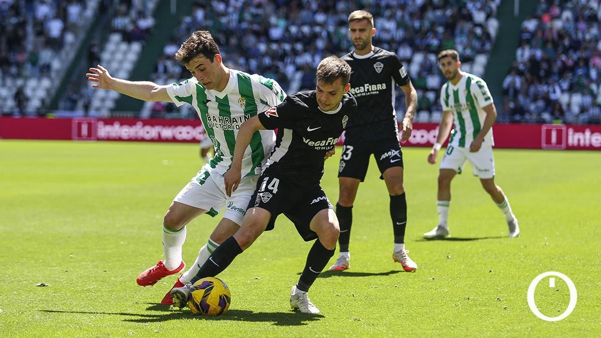 Maguna en un partido con el Córdoba CF la pasada temporada