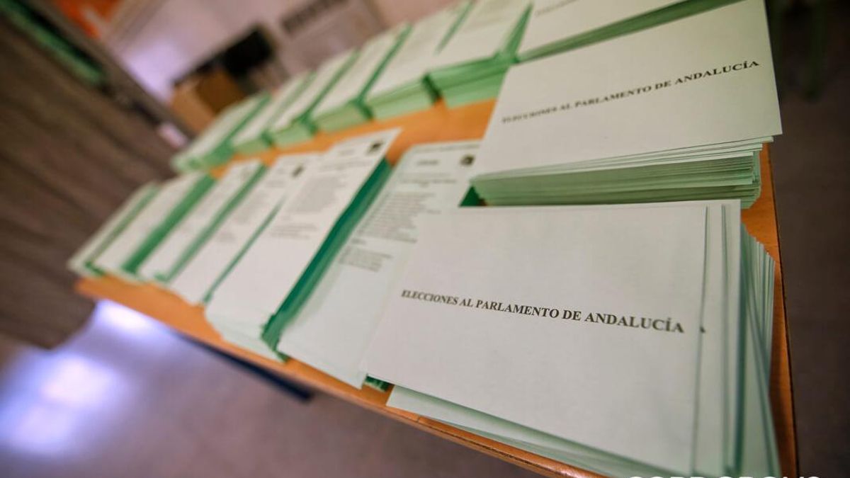 Papeletas de unas elecciones andalujzas anteriores | ÁLEX GALLEGOS