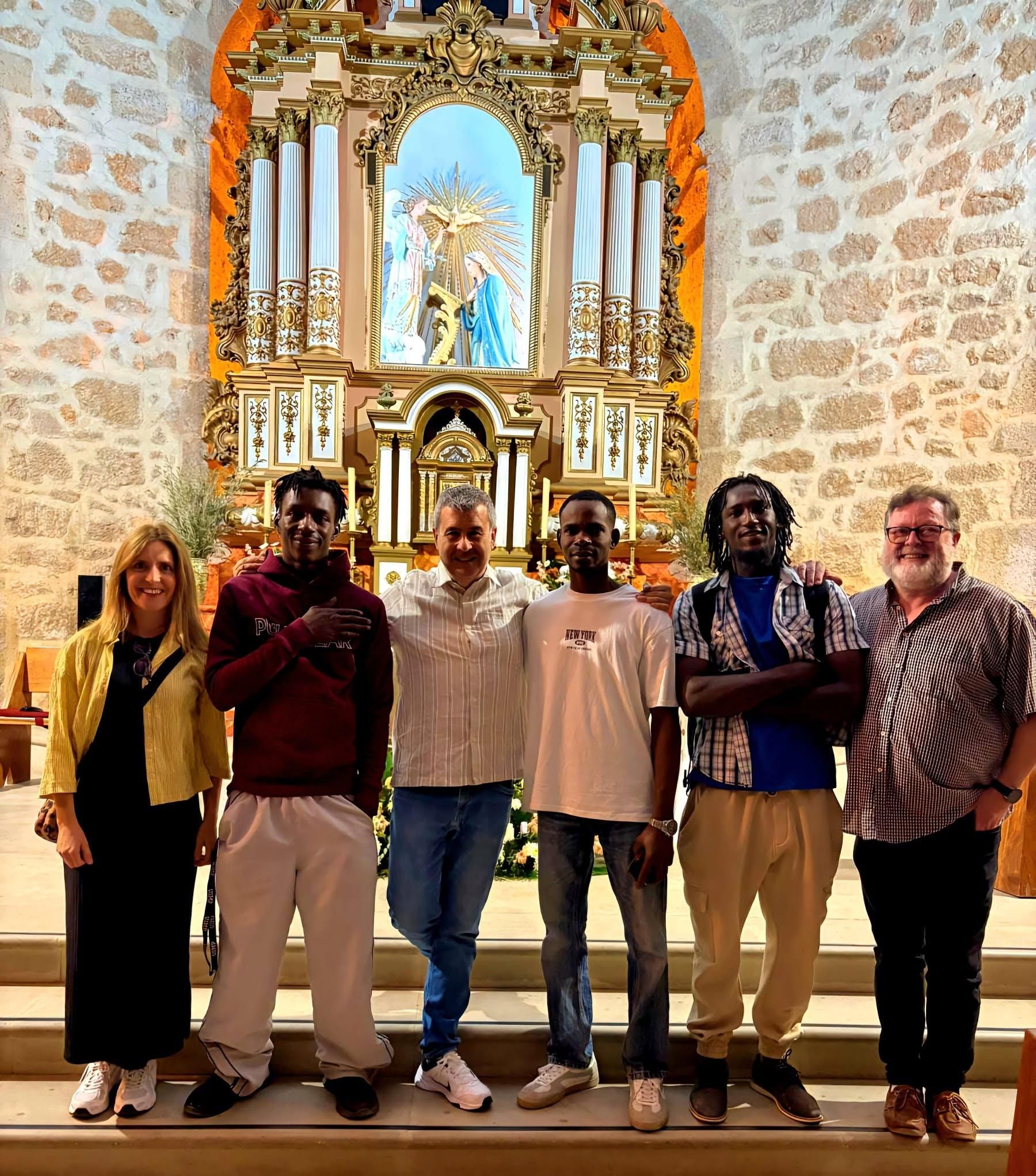 Asistentes al encuentro interreligioso de Villamalea