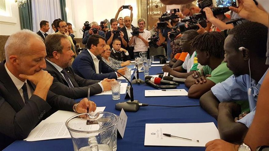 Salvini quiere acabar con "guetos" de inmigrantes jornaleros tras accidentes