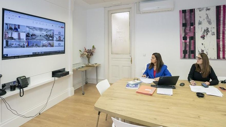 Archivo - La consejera de Inclusión Social, Begoña Gómez del Río, y  la directora del ICASS, Carmen Arce, en una Conferencia Sectorial