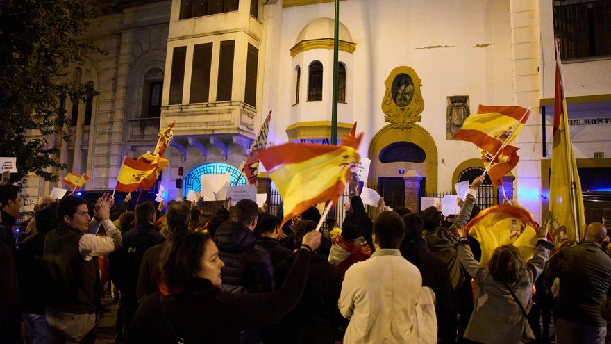 El alcalde de Sevilla condena las actitudes violentas en las sedes del PSOE aunque asegura entender las "motivaciones"