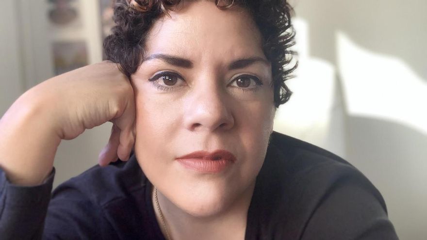 María Fernanda Ampuero, escritora: “Cuando somos niñas nos quitan los superpoderes con espejos”