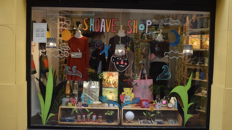 Escaparate de Shuave Shop para el Día Internacional de la Mujer y la Niña en la Ciencia