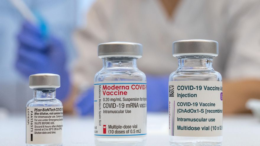 Dosis de las vacunas de Pfizer-BioNTech, Moderna y AstraZeneca. EFE/EPA/Johan Nilsson/TT /Archivo