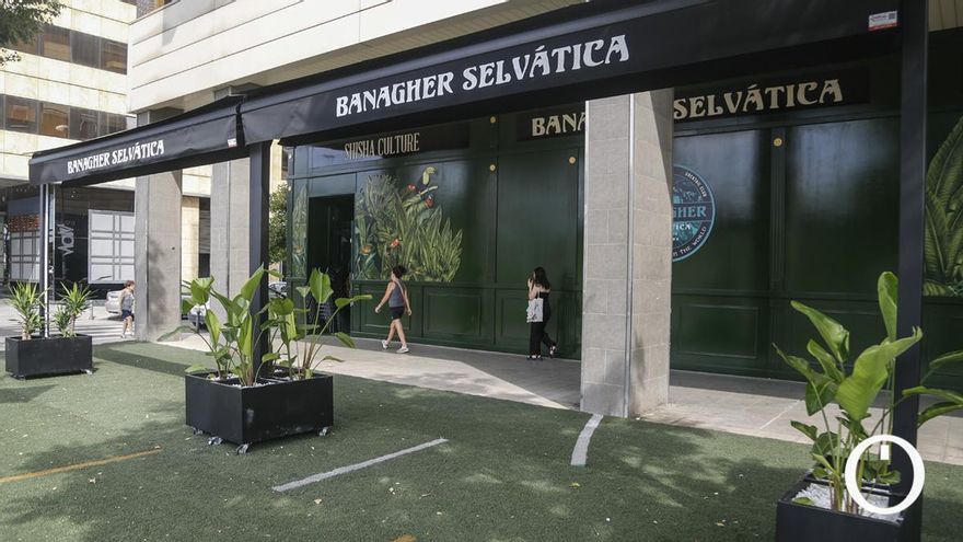 Banagher conquista el Vial con sus cervezas, coctelería y cachimbas