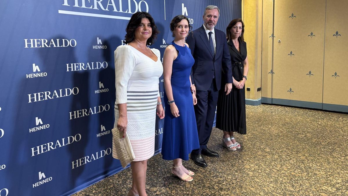La presidenta de la Comunidad de Madrid, Isabel Díaz Ayuso, y el presidente del Gobierno de Aragón, Jorge Azcón, antes del acto de 'Heraldo de Aragón'.
