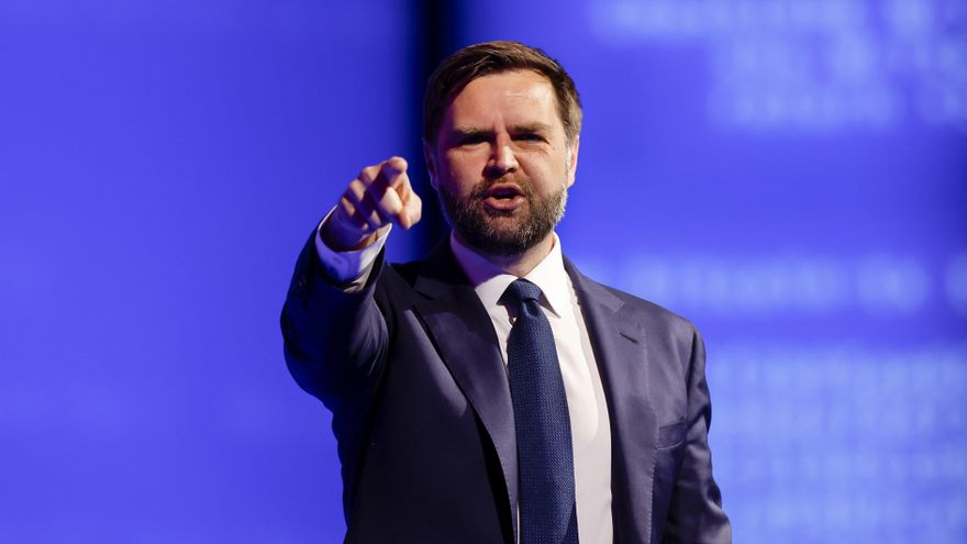 JD Vance, abucheado durante la entrega de hamburguesas a las tropas desplegadas en la capital: "¡Washington libertad!"