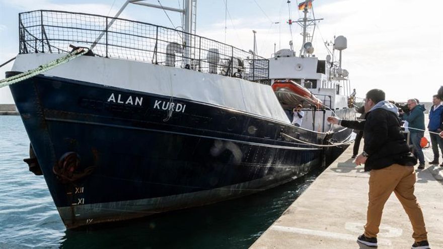 El barco con 64 migrantes pide ayuda a Malta tras cinco días a la espera