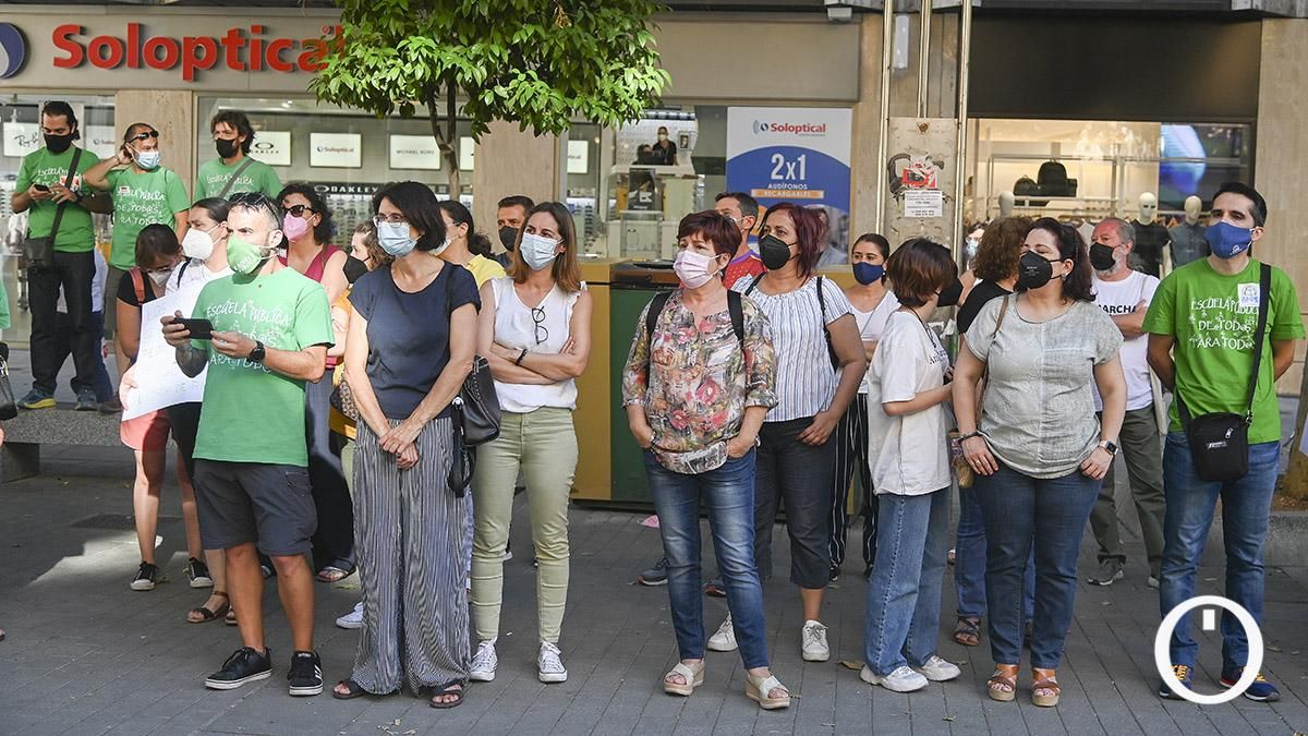 Concentración de la Marea Verde contra el cierre de aulas en la educación pública