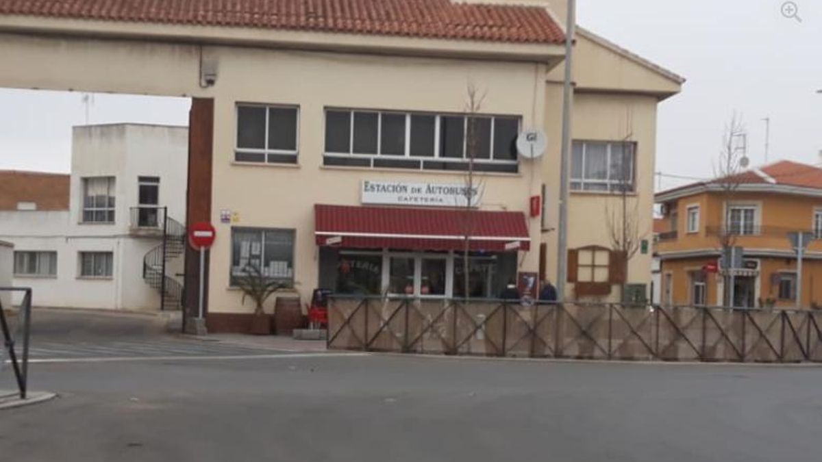 Dos hombres afectados tras un incendio en el restaurante de la estación de bus de Tomelloso