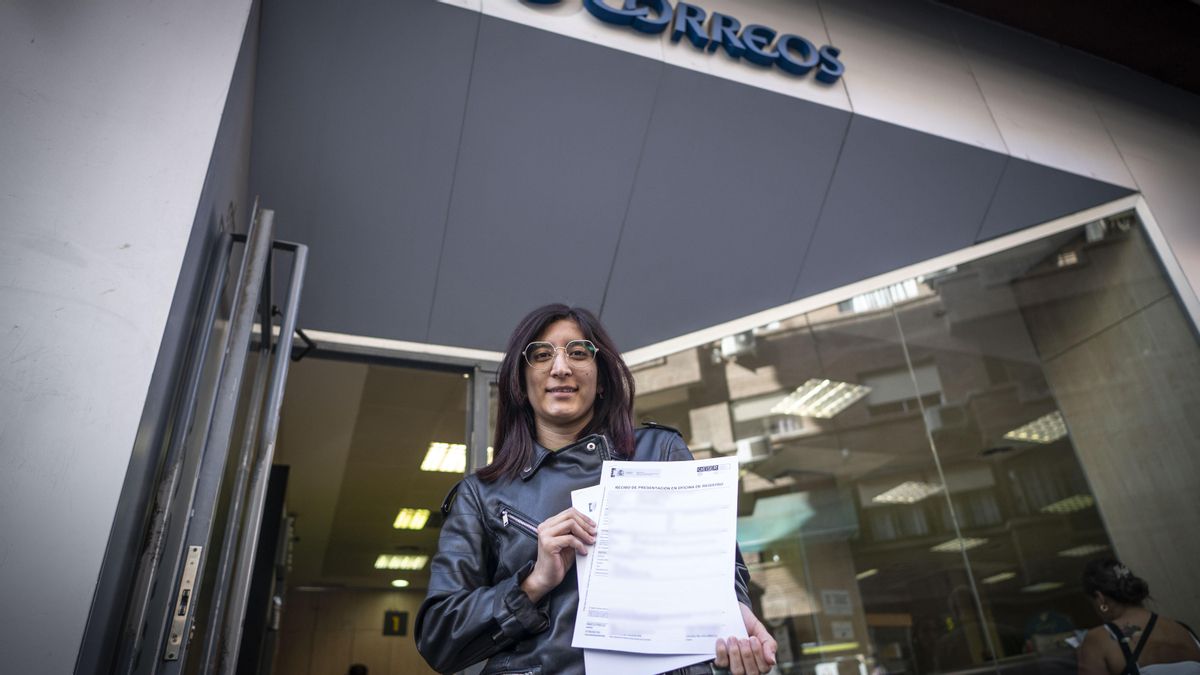 La regularización arranca a dos ritmos: de la calma en las oficinas a las colas por el informe que atasca el proceso