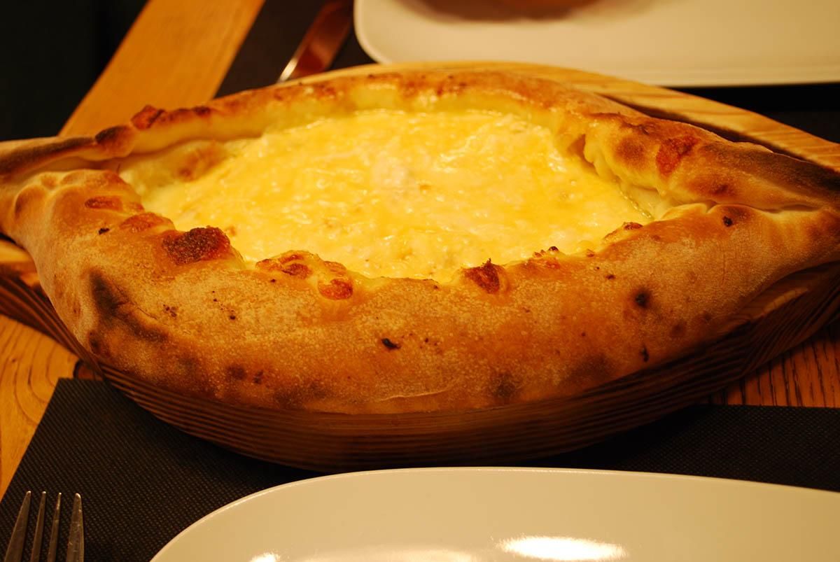 El ojo que todo lo ve con cataratas, un barco para los amigos