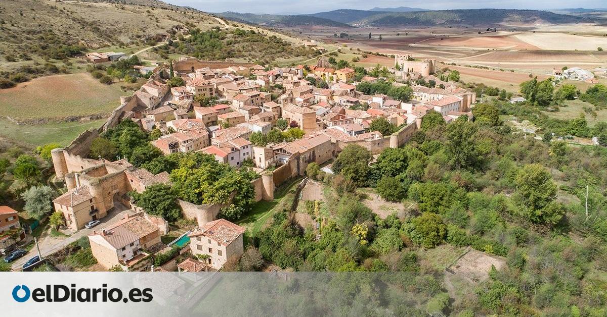 Este pueblo amurallado de menos de 100 habitantes alberga un castillo y hasta dos museos