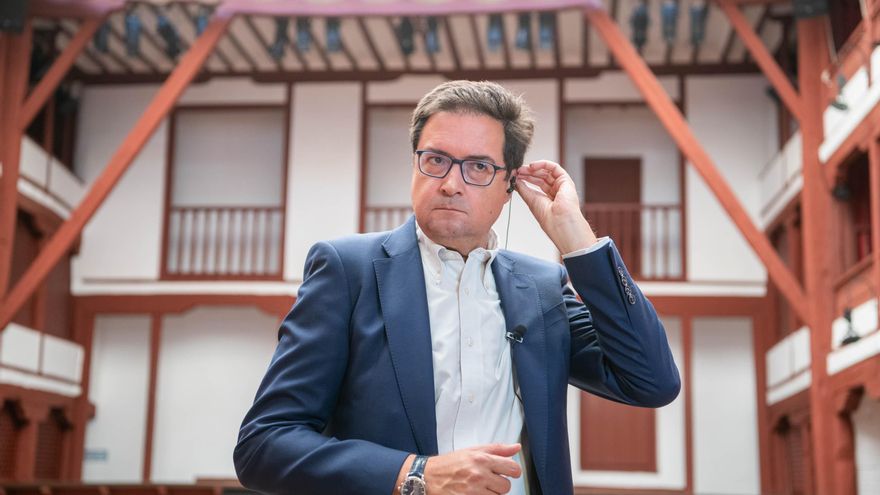 El ministro para la Transformación Digital y de la Función Pública, Óscar López, durante su visita al Corral de Comedias, en Almagro