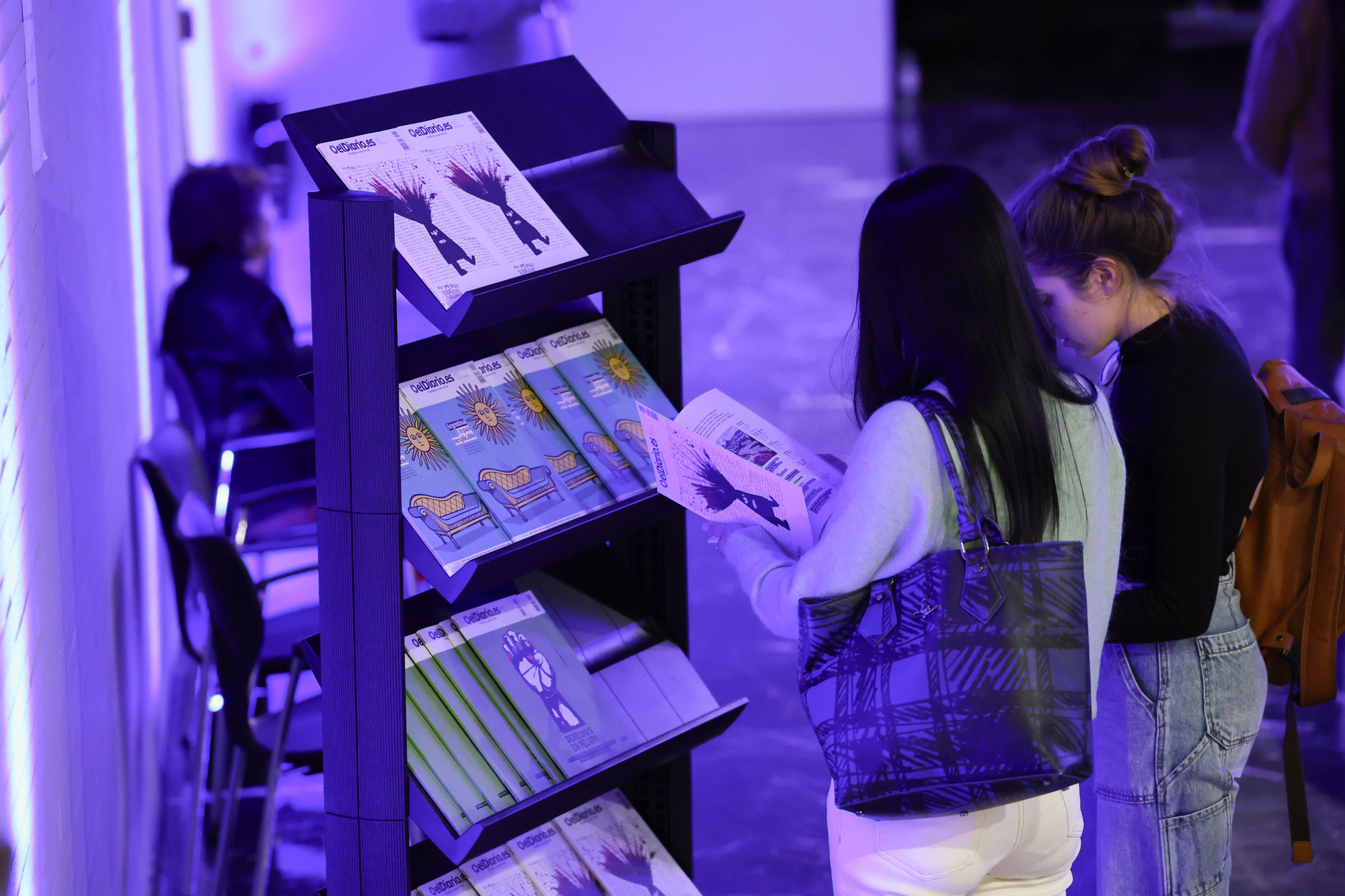 Algunas revistas de elDiario.es para los asistentes al evento