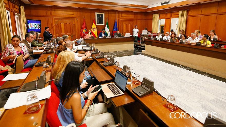 Los vecinos de Santa Cruz reclaman un servicio de autobús para no estar "aislados"